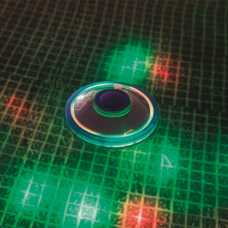 Schwimmender Springbrunnen mit LED-Leuchten