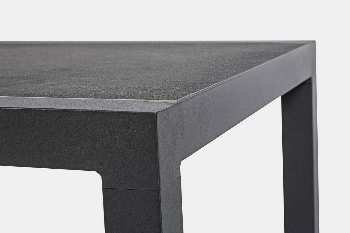 TABLE IN ANTHRACITE ALUMINUM