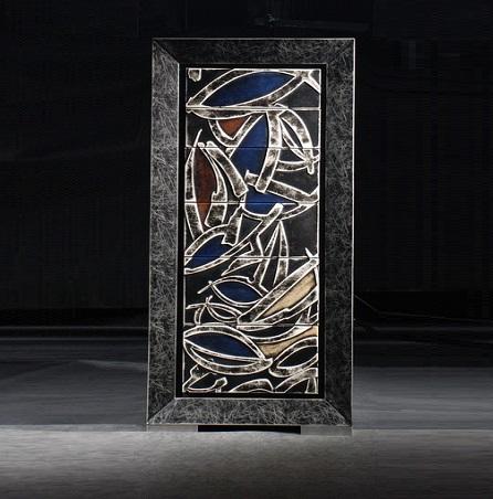 Cassettiera con sportelli in similpelle e struttura in legno 55x60x130,5h cm