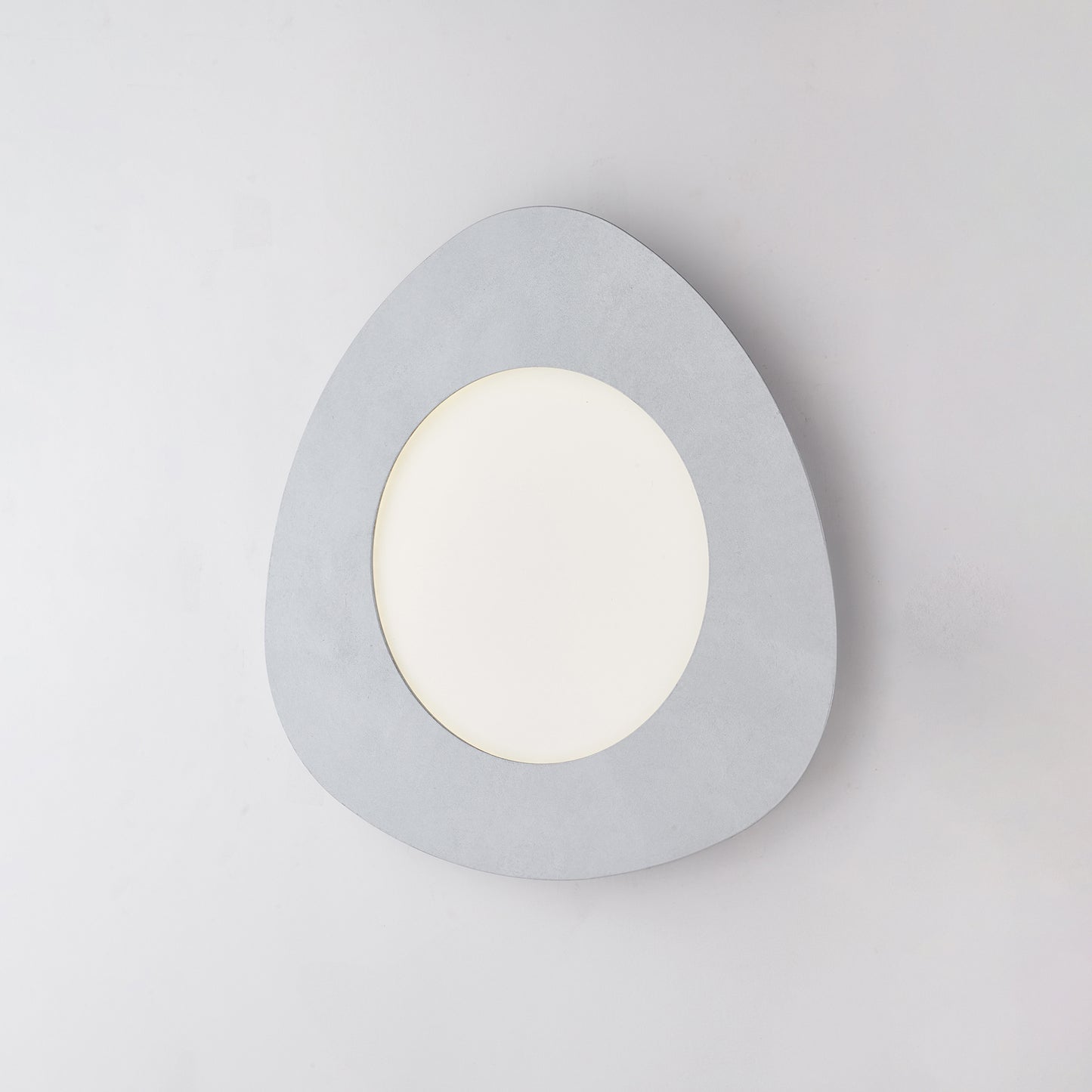 Plafoniera triangolare in metallo laccato con decorazione argento antico e led integrato H.5 - Ø 40