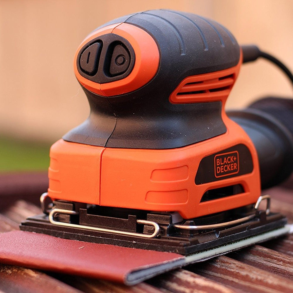 Lijadora orbital de 1-4 de hoja de 170 W y placa obturadora Black + Decker