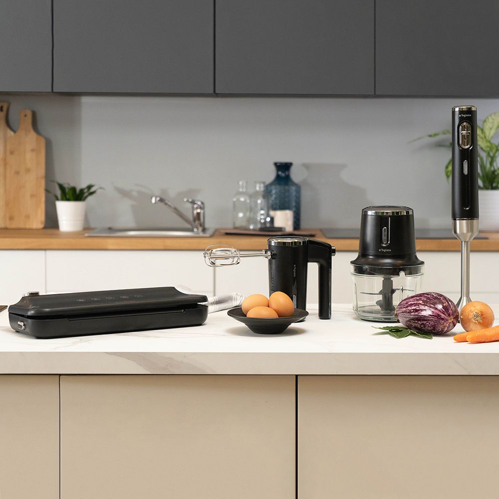 Schwarzer, wiederaufladbarer Akku-Zerkleinerer aus Kunststoff und Glas