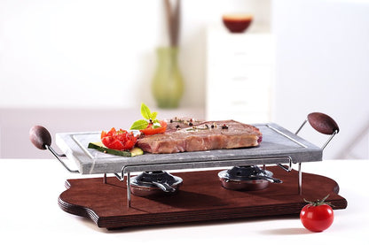 Gran esteatita rectangular con estructura cromada y estufa sobre base de madera de wengué