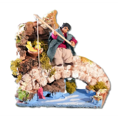 Pescatore bambino animato sul ponte per presepe H8 cm 14 × 9 × H13 cm