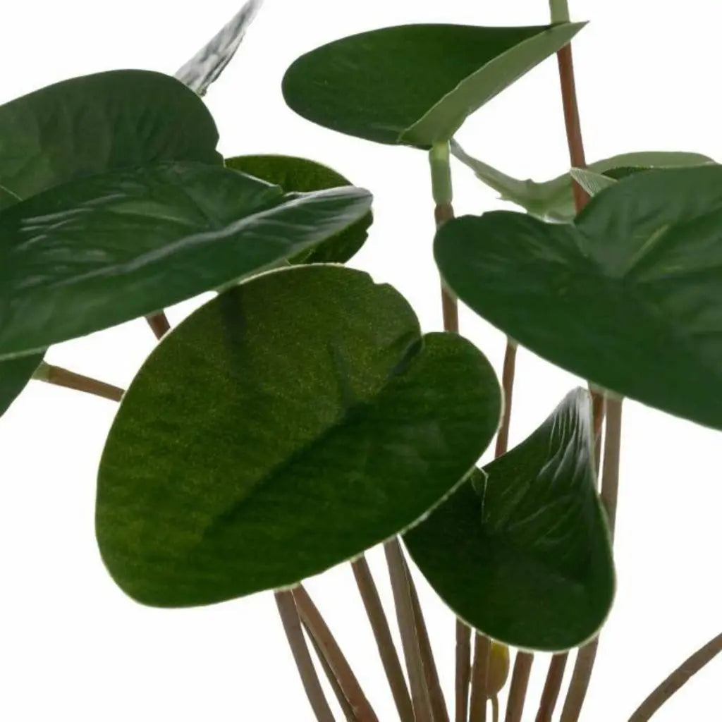 Planta artificial con maceta verde las 26 horas del día.